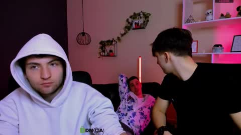 Travis online show from March 15, 10:18 am