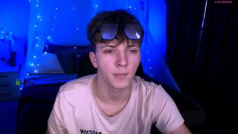 Travis online show from November 24, 9:02 pm