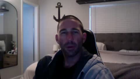 Snapshot of traviskenn chatting on December 2, 12:35 pm TravisKenn online show from December 2, 12:35 pm