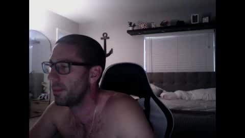 Snapshot of traviskenn chatting on December 29, 7:53 pm TravisKenn online show from December 29, 7:53 pm