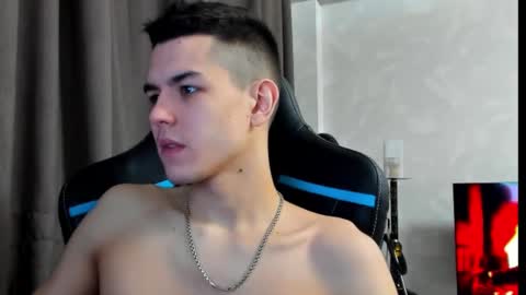 Snapshot of travisrivas chatting on February 18, 4:03 pm travisrivas online show from February 18, 4:03 pm
