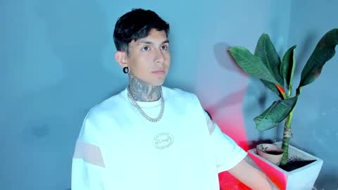 TRAV - INDEPENDENT MODEL online show from March 11, 9:37 pm