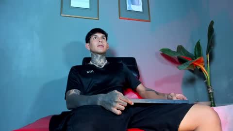 TRAV - INDEPENDENT MODEL online show from March 1, 1:11 am