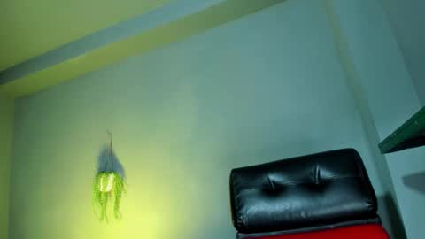 TRAV - INDEPENDENT MODEL online show from September 20, 1:41 am