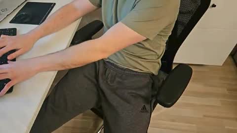 tree1989 online show from February 15, 7:50 pm