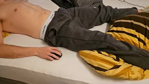 tree1989 online show from February 27, 10:02 pm