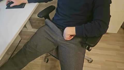 tree1989 online show from January 4, 7:02 pm