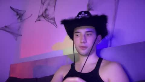 trendygay online show from November 16, 7:16 pm