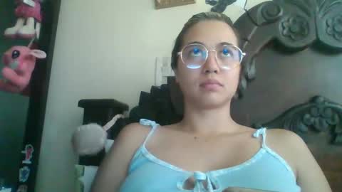 Snapshot of triana_bell chatting on March 2, 3:27 pm triana_bell online show from March 2, 3:27 pm