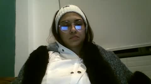 triana_bell online show from December 1, 1:25 am