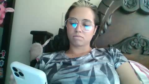 Snapshot of triana_bell chatting on February 7, 6:02 pm triana_bell online show from February 7, 6:02 pm