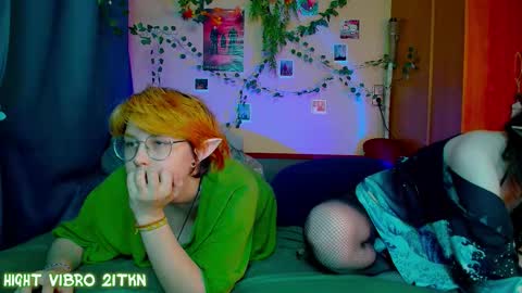 Snapshot of trickykitsune chatting on September 29, 2:38 pm trickykitsune online show from September 29, 2:38 pm