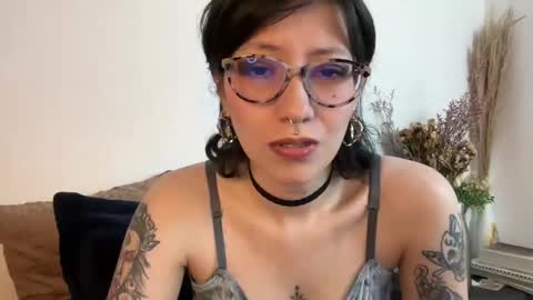 Snapshot of trinitysecrets chatting on October 14, 7:39 pm trinitysecrets online show from October 14, 7:39 pm