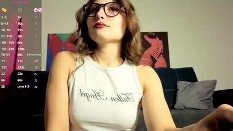 Snapshot of trixibell chatting on October 10, 6:19 am trixibell online show from October 10, 6:19 am