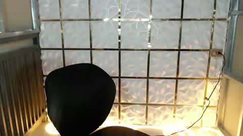 trixie_foxslut online show from February 11, 11:41 pm