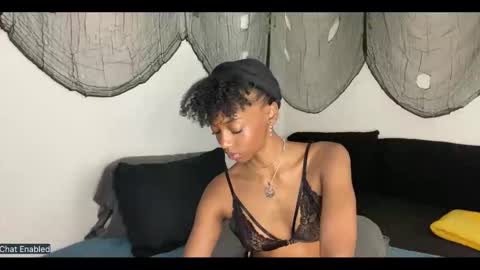 Snapshot of trixie_luv chatting on September 25, 4:36 pm trixie_luv online show from September 25, 4:36 pm