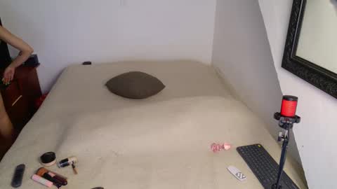 Snapshot of trixx_01 chatting on October 29, 4:25 am trixx_01 online show from October 29, 4:25 am