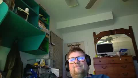 Snapshot of true_manofworth chatting on December 14, 3:28 am HandicappedLaugher online show from December 14, 3:28 am