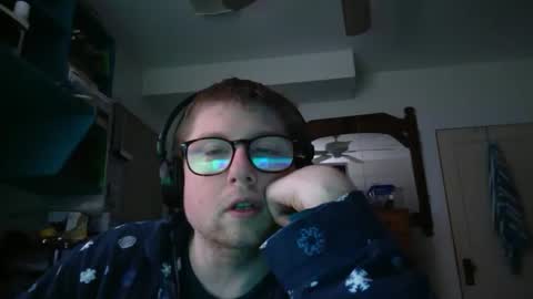 Snapshot of true_manofworth chatting on December 6, 2:18 am HandicappedLaugher online show from December 6, 2:18 am