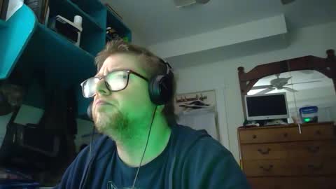 Snapshot of true_manofworth chatting on January 9, 7:52 am HandicappedLaugher online show from January 9, 7:52 am