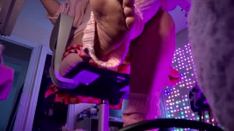 MOCHI NEXT DOOR online show from November 24, 5:33 pm