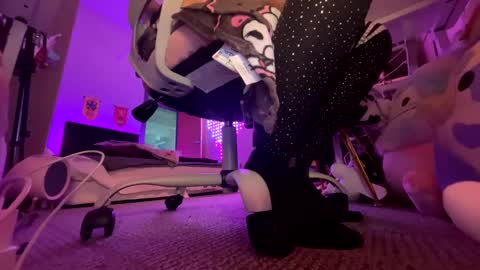 MOCHI NEXT DOOR online show from January 23, 7:51 pm