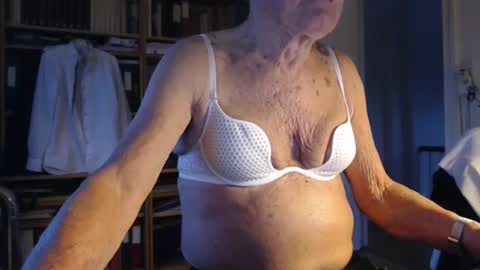 FINN but call me NANNA online show from January 27, 8:18 am