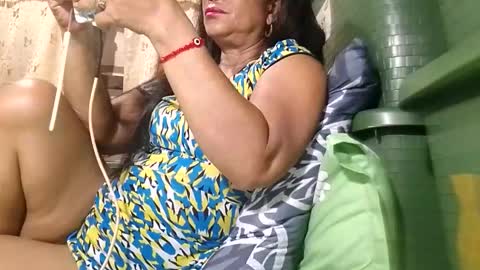 Mae online show from April 9, 10:37 pm