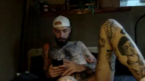 Snapshot of tuhands chatting on January 8, 3:17 pm Tuhands online show from January 8, 3:17 pm