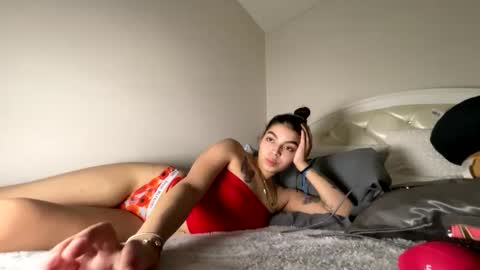 Snapshot of tus_reinas chatting on September 30, 5:40 am Tus reinas online show from September 30, 5:40 am