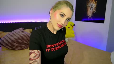 MayCarrey online show from January 31, 9:37 pm