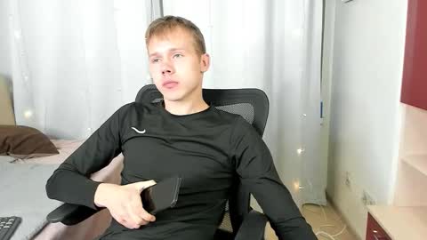 Angus online show from October 13, 6:21 pm