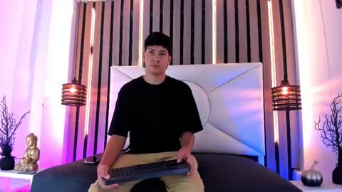 Snapshot of twink_bunny chatting on October 20, 12:32 pm samu online show from October 20, 12:32 pm