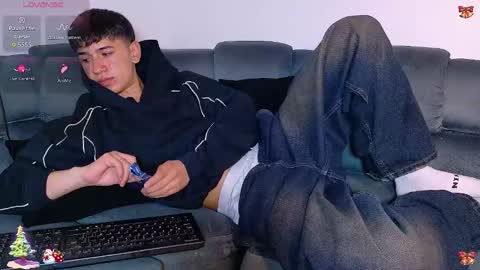 Mr Daren online show from December 13, 7:53 pm