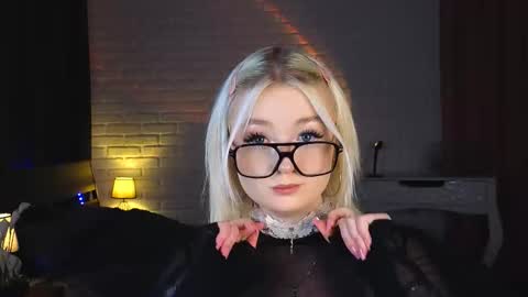 twinklefluff online show from September 12, 3:03 pm