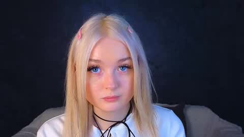 twinklefluff online show from March 11, 7:35 am