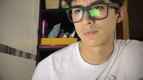 Snapshot of twinksweetlovehot chatting on January 25, 8:21 pm twinksweetlovehot online show from January 25, 8:21 pm