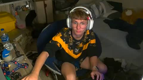 shytwink online show from September 23, 3:50 pm