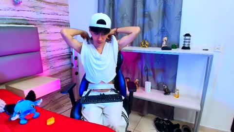 twinslovers_ online show from October 14, 9:40 pm