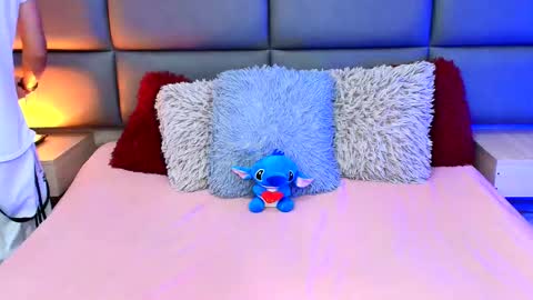 twinslovers_ online show from October 25, 1:28 am