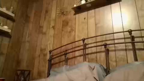 Snapshot of twizzler_twizzle chatting on October 13, 3:52 am twizzler_twizzle online show from October 13, 3:52 am