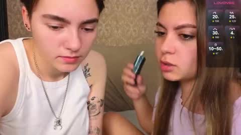 Snapshot of twobabesweet chatting on September 12, 4:47 am Welcome guys We Lili and Vic PVT open online show from September 12, 4:47 am