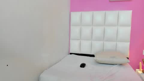 Snapshot of twoforyoux chatting on October 20, 11:26 am Naughty Girls online show from October 20, 11:26 am
