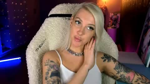 Miley online show from March 27, 1:23 pm