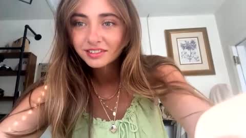 tylababyy online show from September 15, 11:39 pm