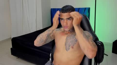 tyler_bell_ online show from March 21, 3:23 am