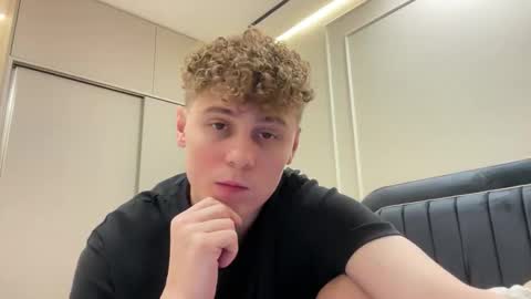 tyler_garrner online show from February 21, 6:11 pm