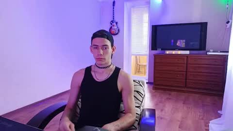 Snapshot of tyler_hack chatting on October 7, 10:33 am Tyler and Chris online show from October 7, 10:33 am