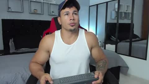Snapshot of tyler_hank1 chatting on October 13, 5:59 pm tyler_hank1 online show from October 13, 5:59 pm