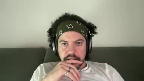 Tyleruzi online show from December 19, 10:32 pm